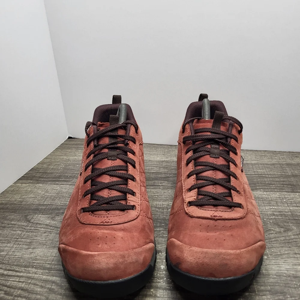 Oboz Footwear gently used